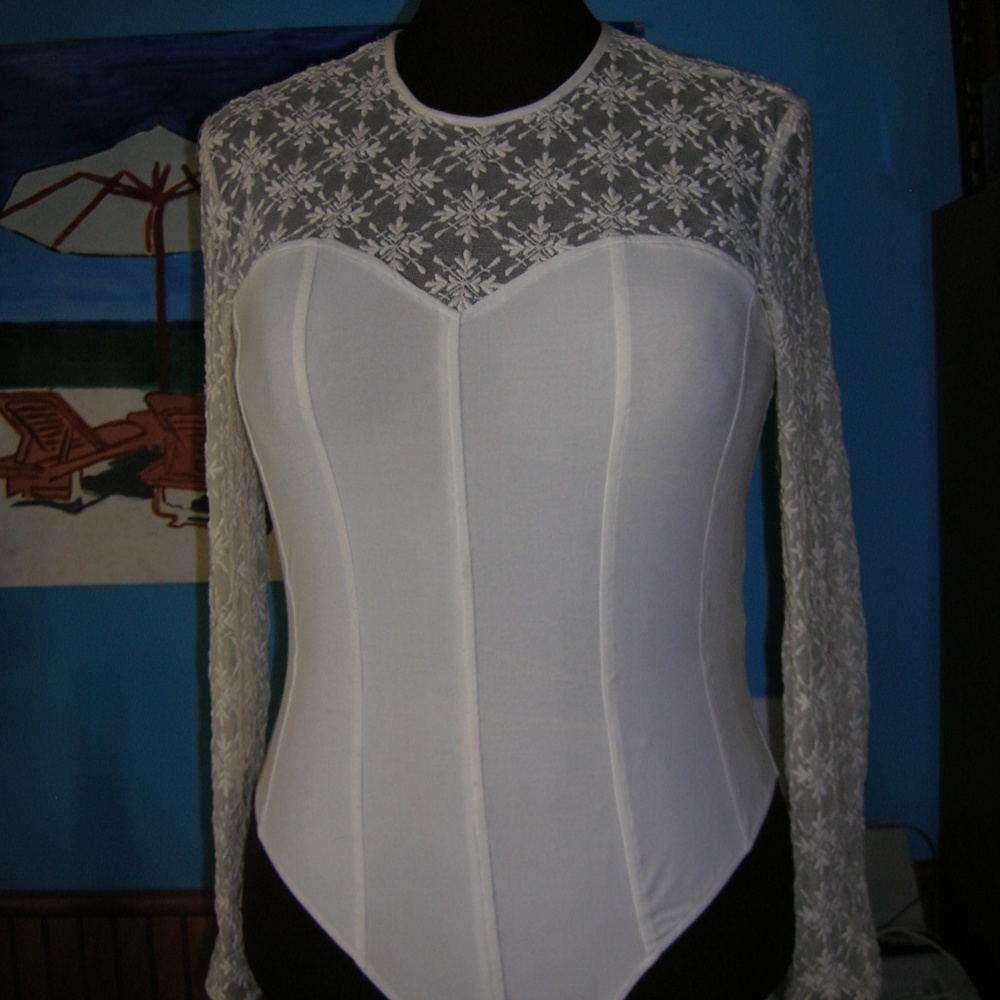Escada bodysuit off white with paillettes